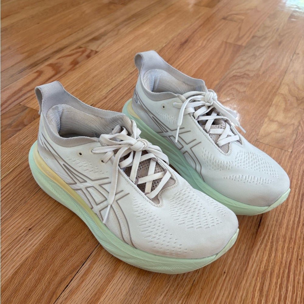 ASICS Gel Nimbus 25

Beige/green